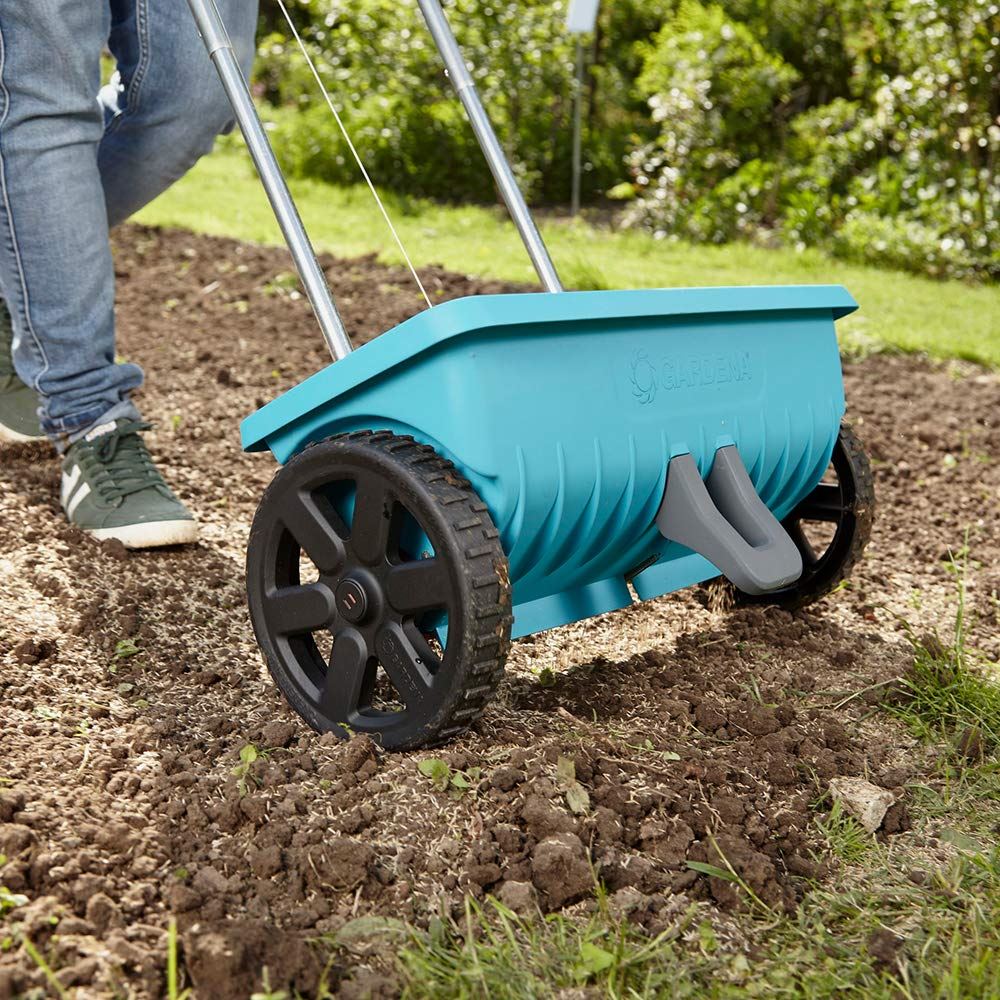 Gardena Spreader L: Universal Spreader for Delivering Fertiliser, Seeds and Salt, 45 cm Spreading Width, for About 400 m sq of Lawn Area, 12.5 Litre Capacity, with a Locking Slide (432-20)