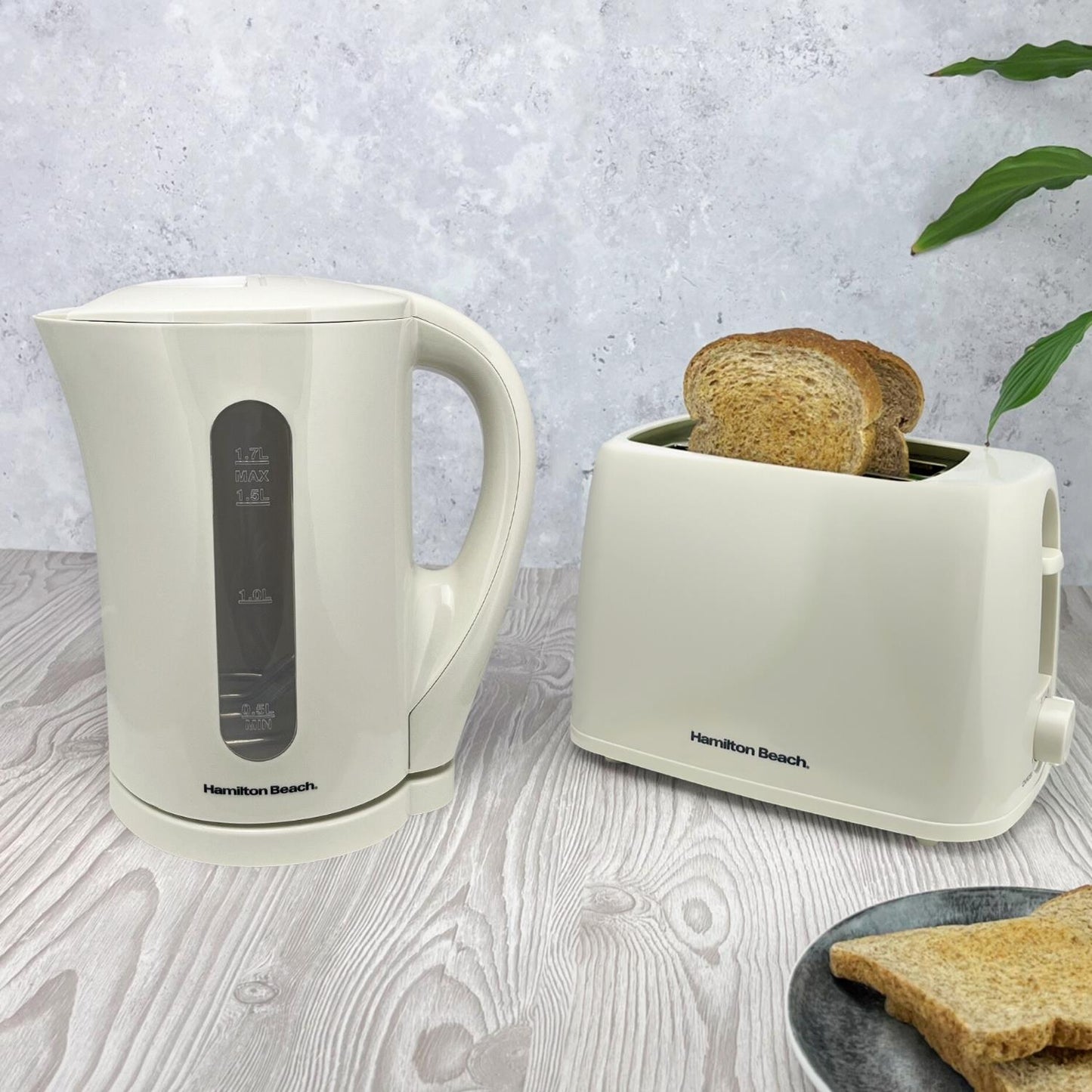 Hamilton Beach Essential 2 Slice Plastic Toaster Cream