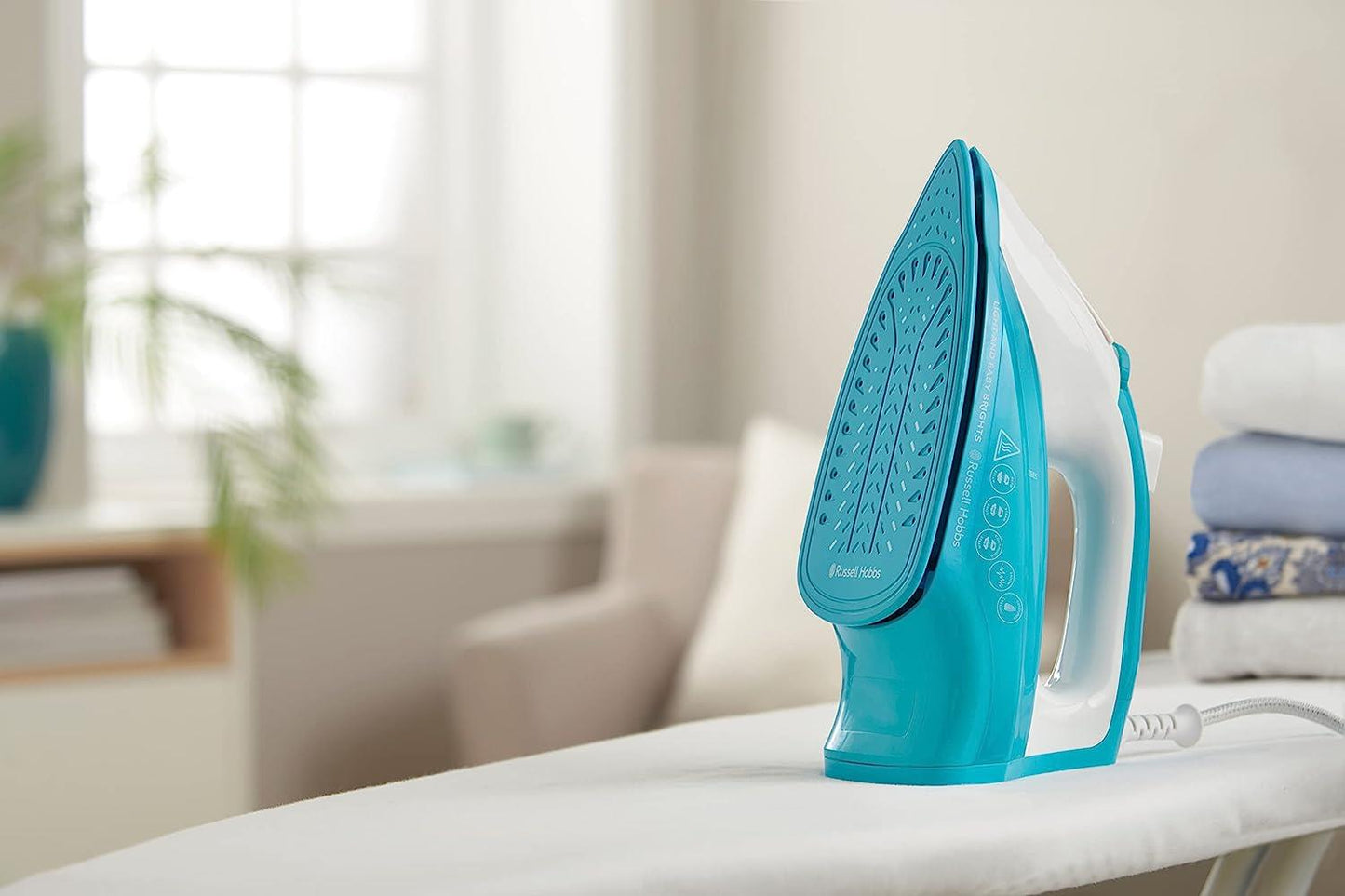 Russell Hobbs Light and Easy Aqua Steam Iron