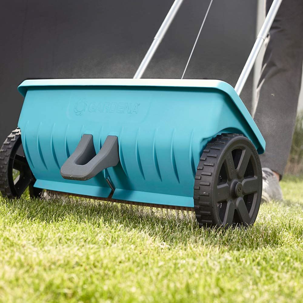 Gardena Spreader L: Universal Spreader for Delivering Fertiliser, Seeds and Salt, 45 cm Spreading Width, for About 400 m sq of Lawn Area, 12.5 Litre Capacity, with a Locking Slide (432-20)