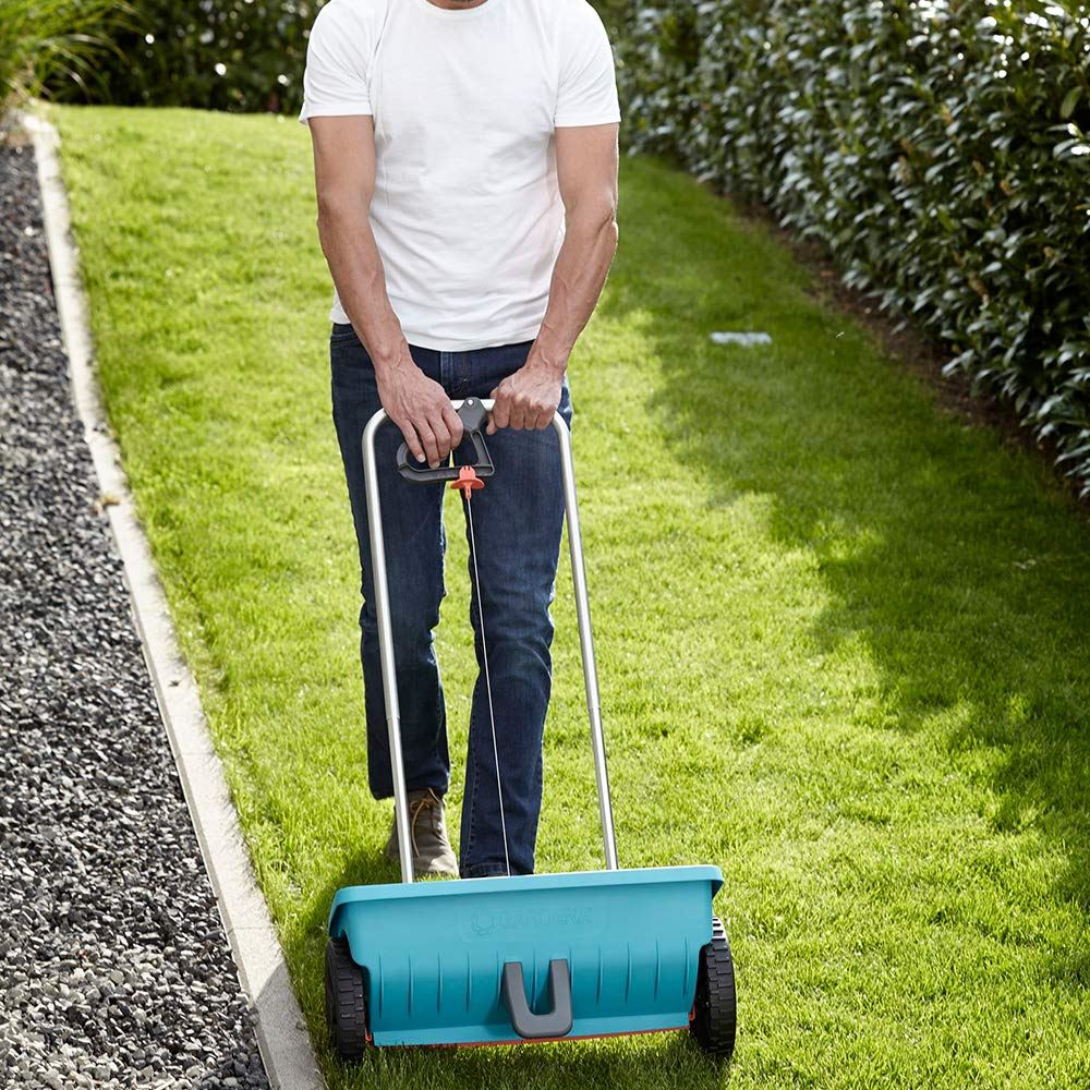 Gardena Spreader L: Universal Spreader for Delivering Fertiliser, Seeds and Salt, 45 cm Spreading Width, for About 400 m sq of Lawn Area, 12.5 Litre Capacity, with a Locking Slide (432-20)