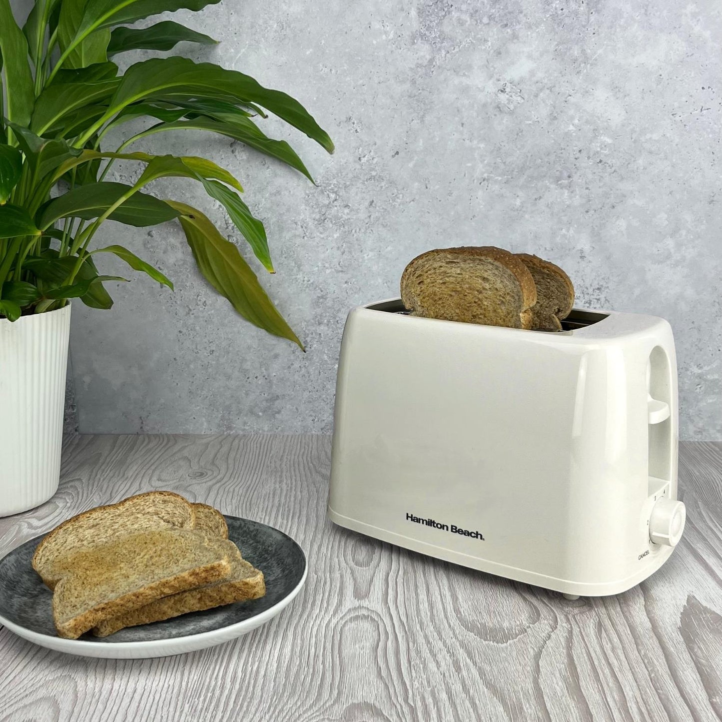 Hamilton Beach Essential 2 Slice Plastic Toaster Cream