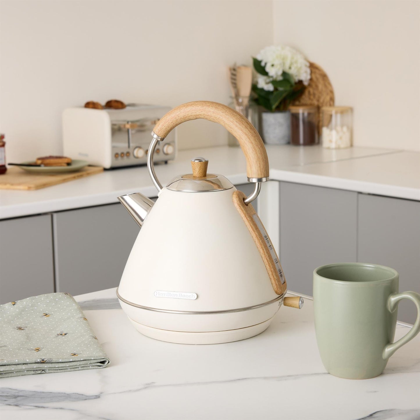 Hamilton Beach Scandi Pyramid Kettle & Toaster Set - Cream