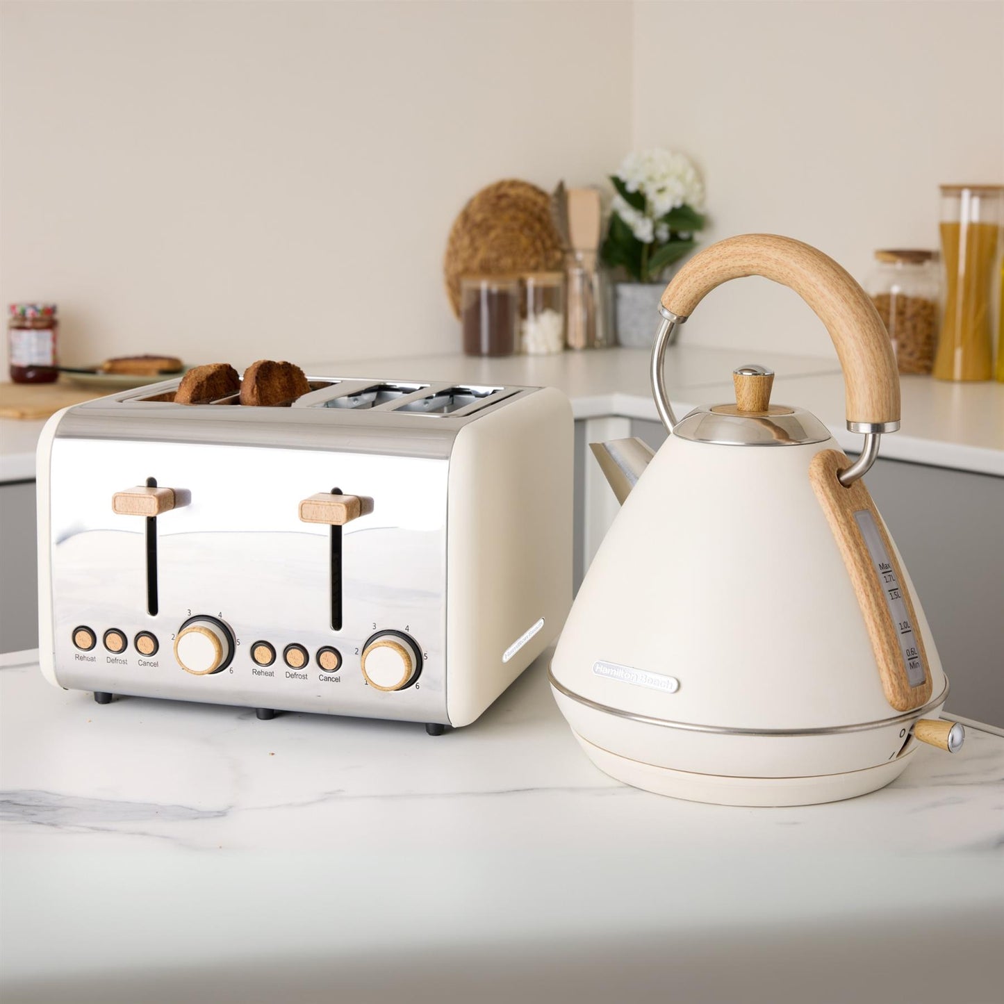 Hamilton Beach Scandi Pyramid Kettle & Toaster Set - Cream