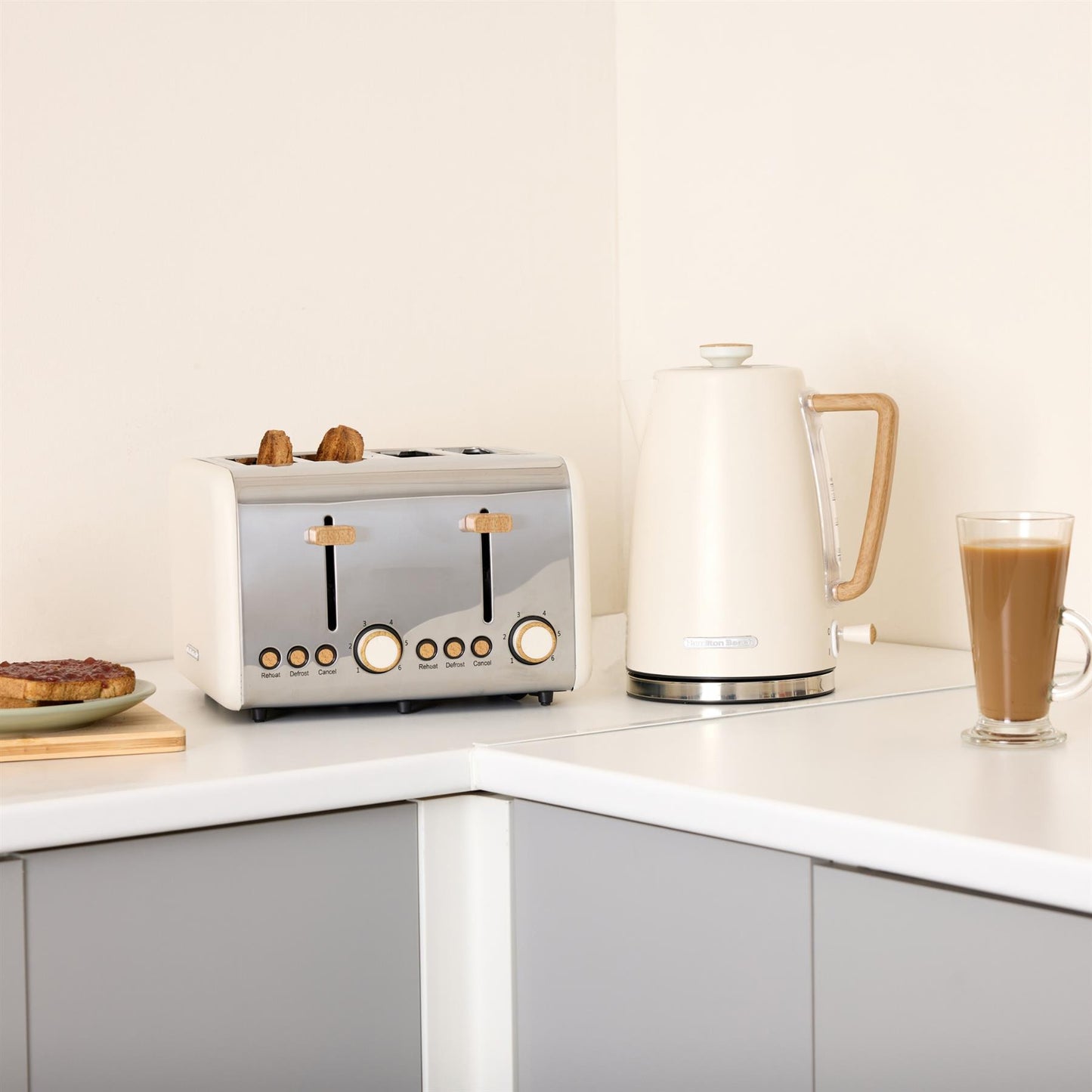 Hamilton Beach Scandi Kettle & Toaster Set - Cream