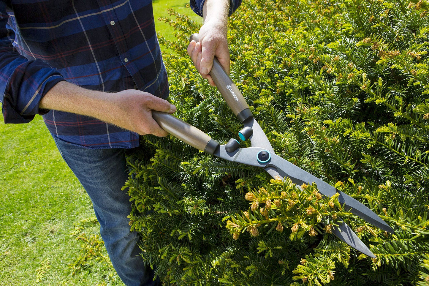 Gardena Naturecut Hedge Clippers: Sturdy Clippers for Cutting Hedges and Thicker Branches, 23 cm, with Non-Stick Blade Coating and Ergonomic Wooden Handles (12300-20)