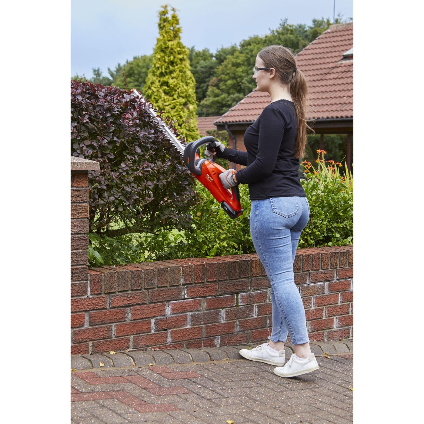 Flymo 18V EasiCut 450 Hedge Trimmer Kit 2.0