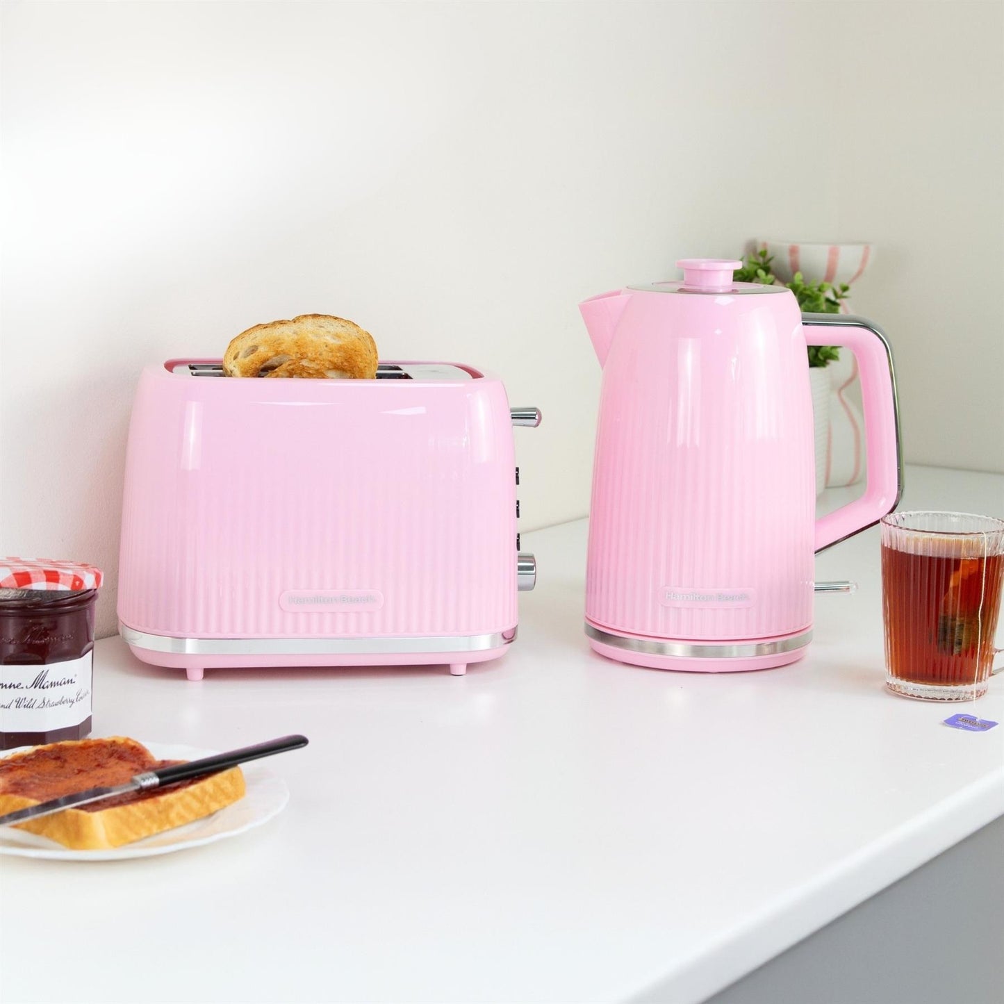Hamilton Beach Miami Kettle & Toaster Set Flamingo Pink