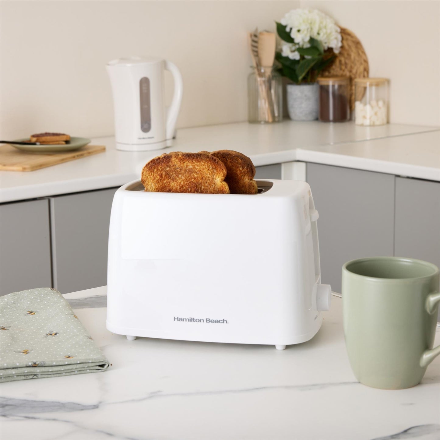 Hamilton Beach Essential Kettle & Toaster Set White