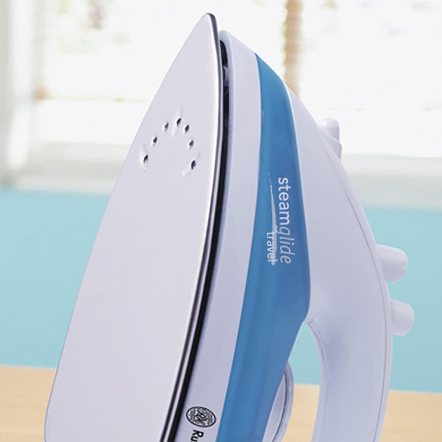 Russell Hobbs SteamGlide Dual Voltage Travel Iron